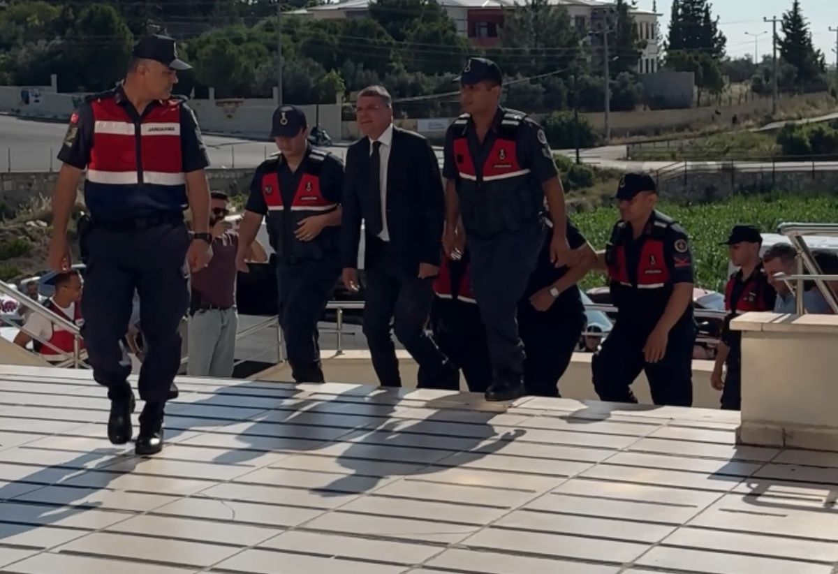 Silifke Belediye Başkanı Turgut ve 18 Şüpheli Adliyede