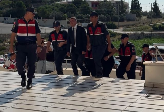 Silifke Belediye Başkanı Turgut ve 18 Şüpheli Adliyede