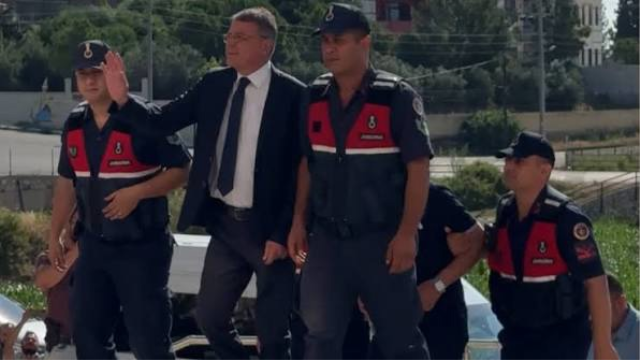 <a class='keyword-sd' href='/silifke-belediyesi/' title='Silifke Belediyesi'>Silifke Belediyesi</a>'ne yönelik soruşturmada 600 bin TL'lik rüşvet karton bardak kolisinden çıktı