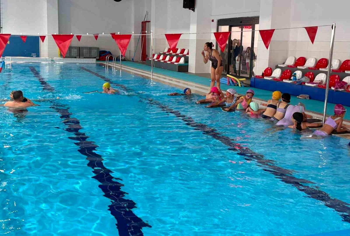 Söke\'de Yarı Olimpik Yüzme Havuzu Açıldı