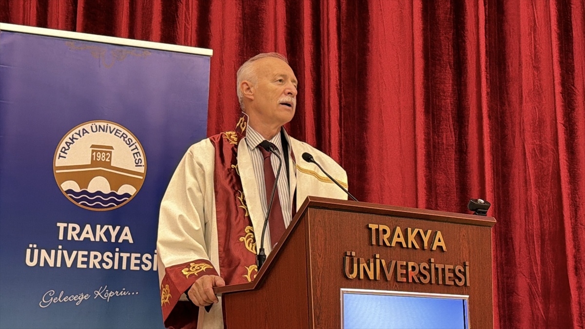 Trakya Üniversitesi\'nde 790 Mezuniyet Sevinci