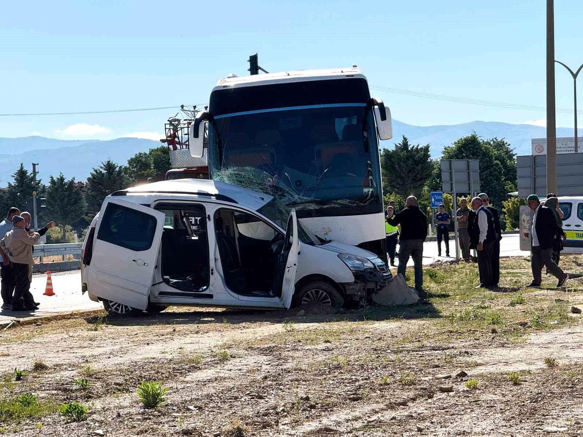 Isparta\'da Kaza: 25 Yaşındaki Sürücü Hayatını Kaybetti