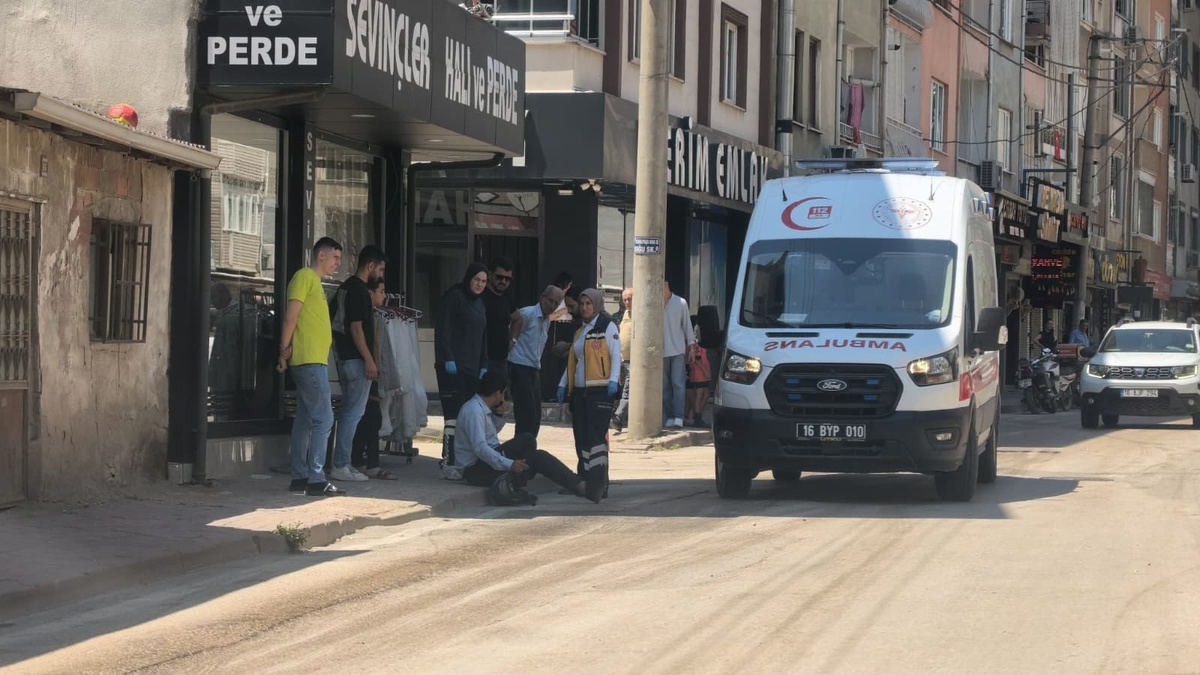 İnegöl\'de Kaygan Yolda İki Motosiklet Kazası