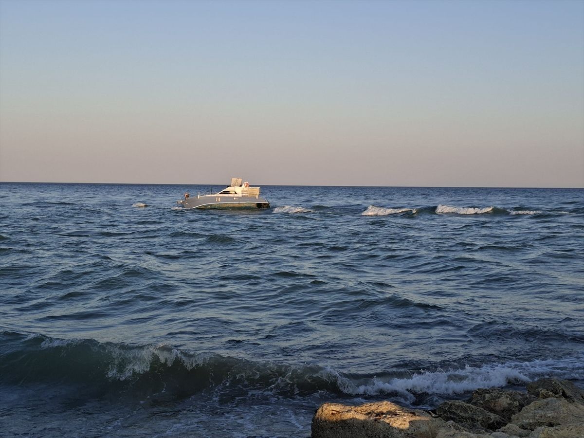 Antalya\'da 5 Kişi Mahsur Kalınca Kurtarıldı