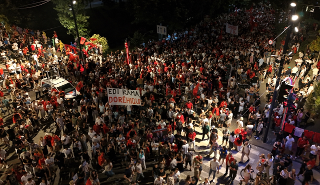 Arnavutluk'ta Trump ailesi bağlantılı proje ülkeyi ayağa kaldırdı, protestolar 23 gündür sürüyor