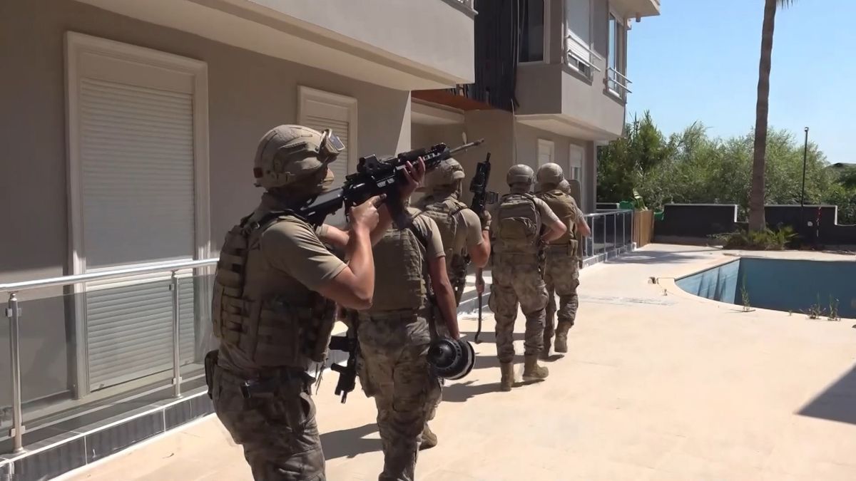 Antalya\'da Dolandırıcılık Çetesi Çökertildi