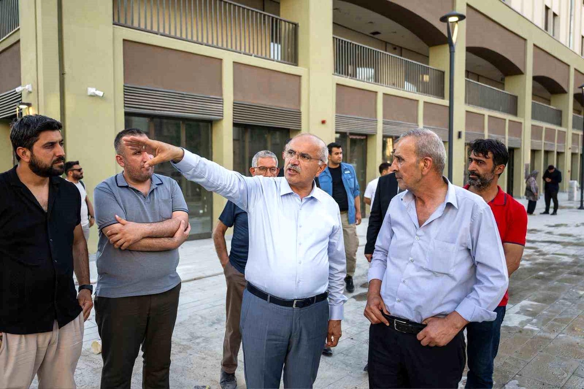 Başkan Er çarşı merkezinde incelemelerde bulundu