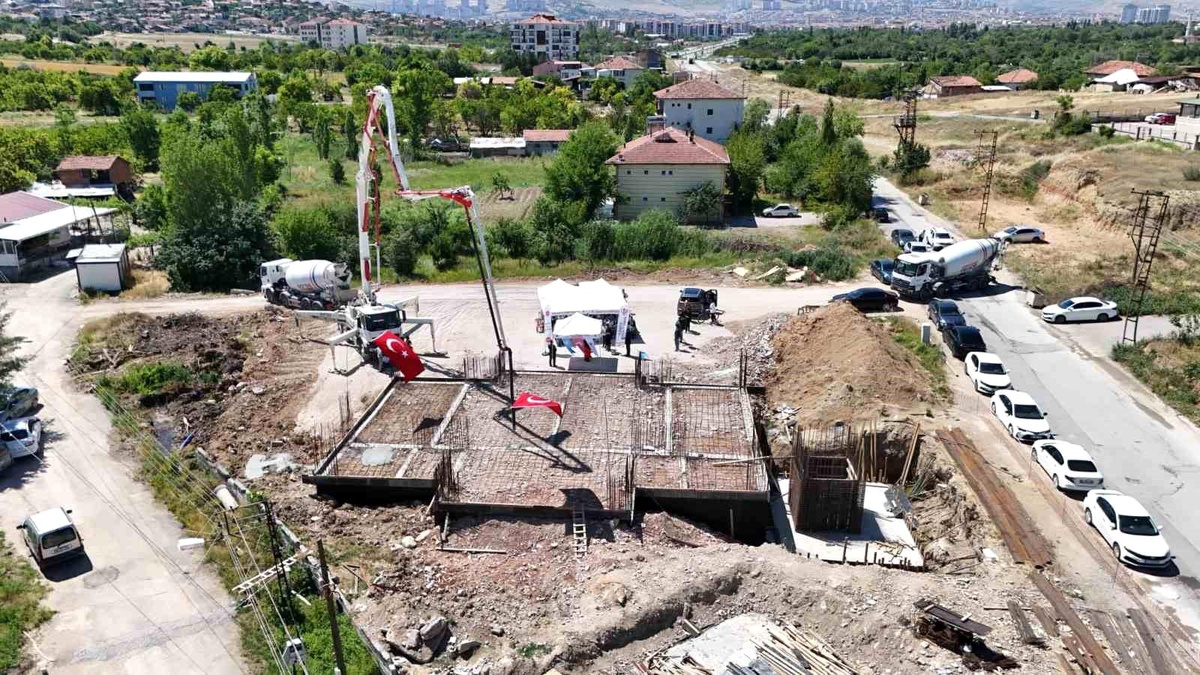Başkan Er, temel atma töreninde beton dökümünü durdurdu