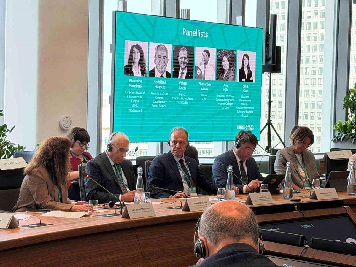 Vahap Seçer Londra\'da su yönetimini anlattı