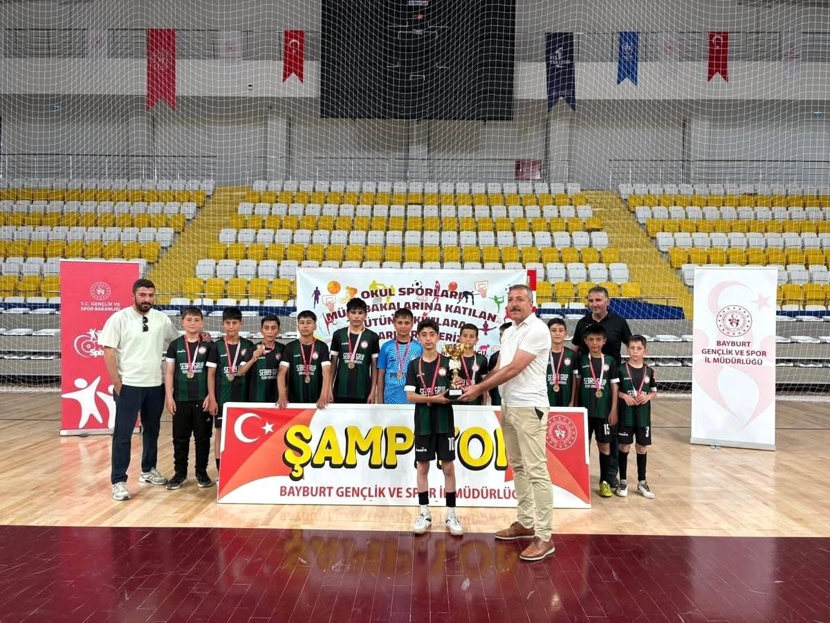 Bayburt\'ta Futsal İl Birincisi Gökçedere Şehit Samet Akdeniz İmam Hatip Ortaokulu