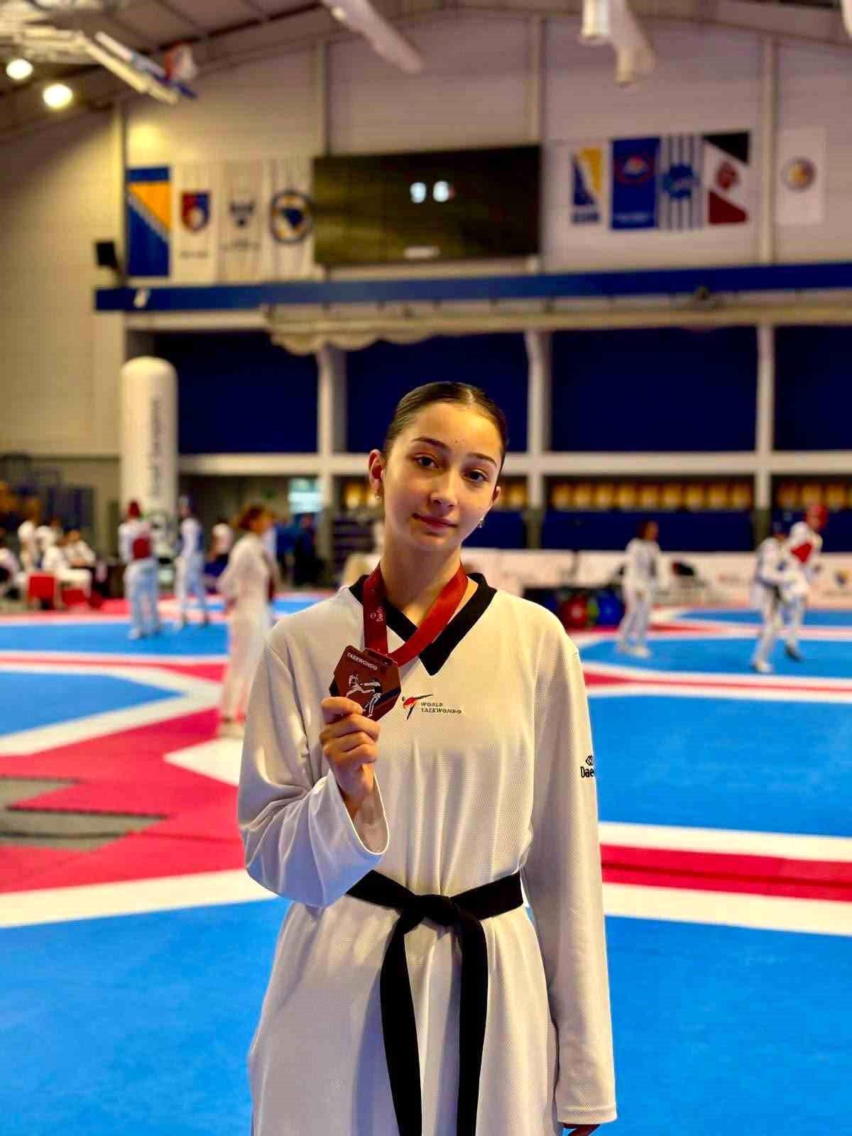 Neslişah Ençok Avrupa Üçüncüsü