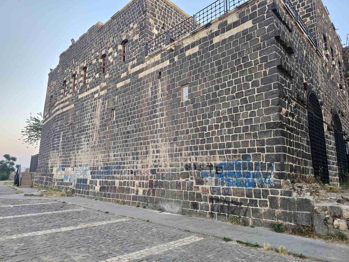 Cizre Kalesi\'ne Kültürel Tahribat