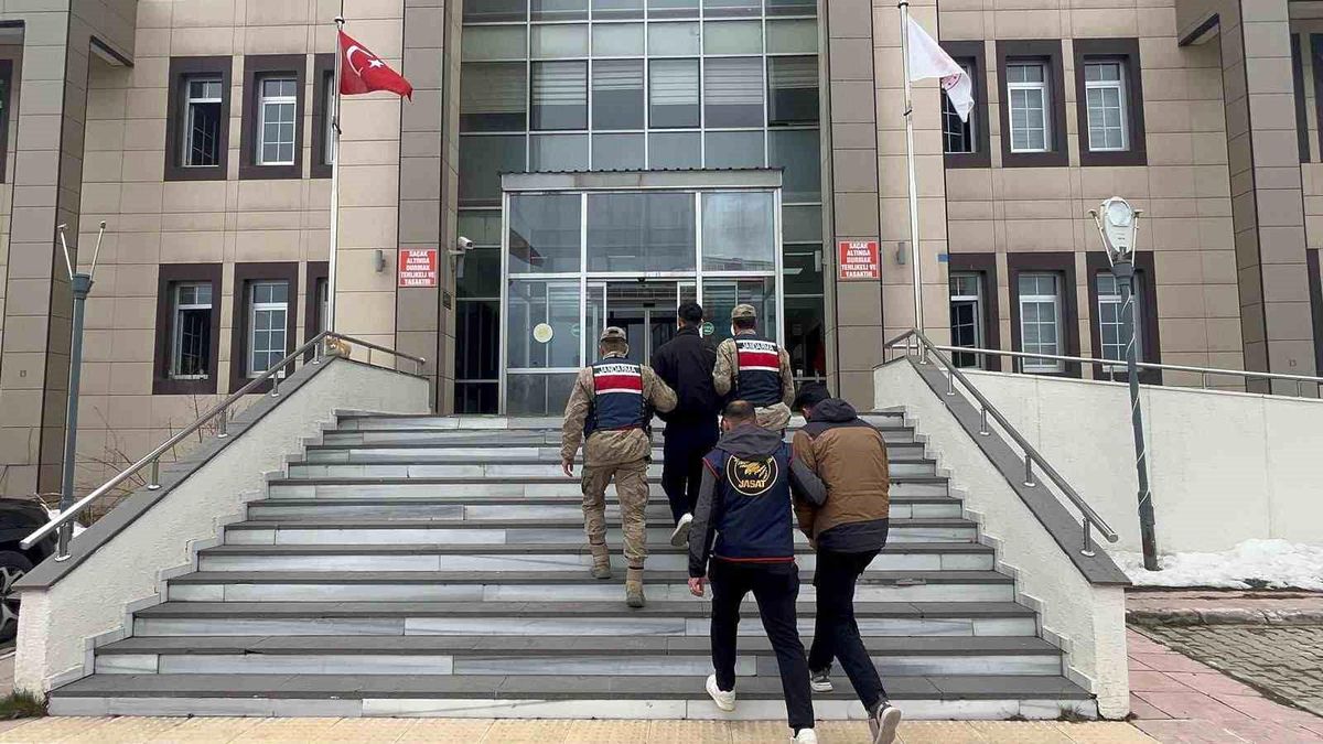 Bitlis\'te 135 Düzensiz Göçmen ve 27 Organizatör Yakalandı