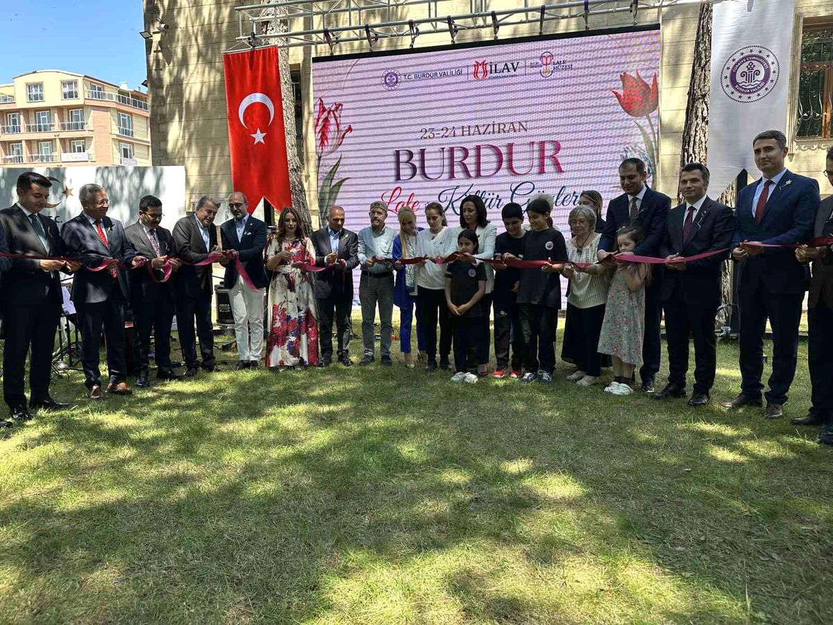 Burdur\'da Karma Lale Sergisi Yoğun İlgi Gördü