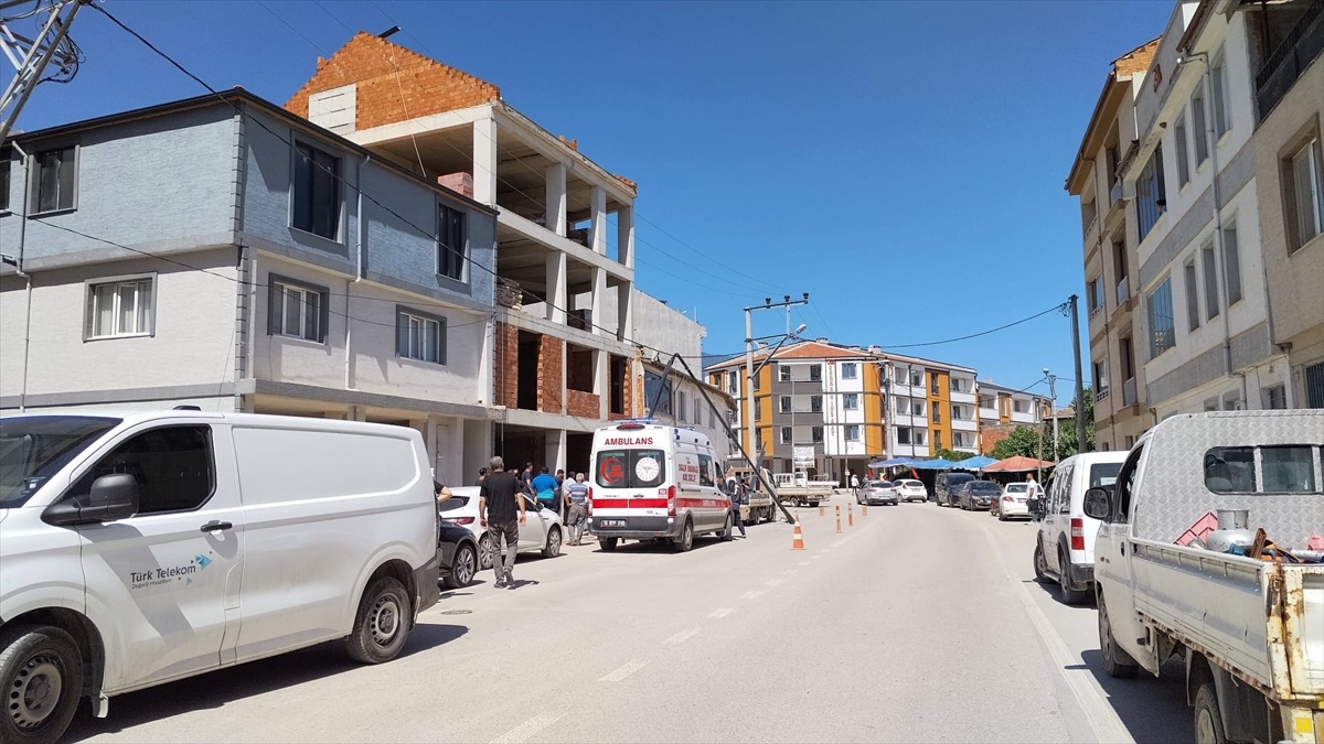 İnegöl\'de Elektrik Çarpması: İşçi Hayatını Kaybetti