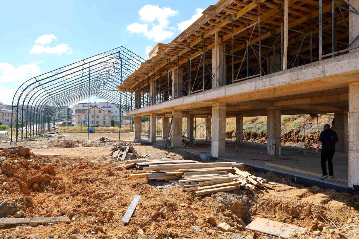 Darıca'da 100 milyon lira destekli spor kompleksinin inşası sürüyor