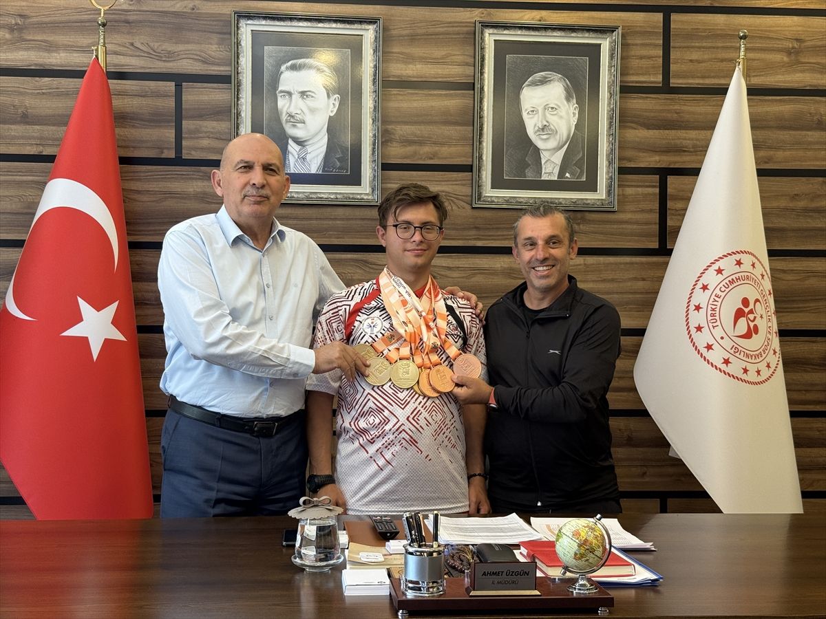 Emirhan Akçakoca\'nın Şampiyonluk Ziyareti