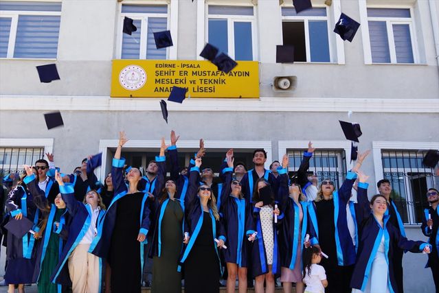 İpsala’da hasat sezonu ve mezuniyet coşkusu