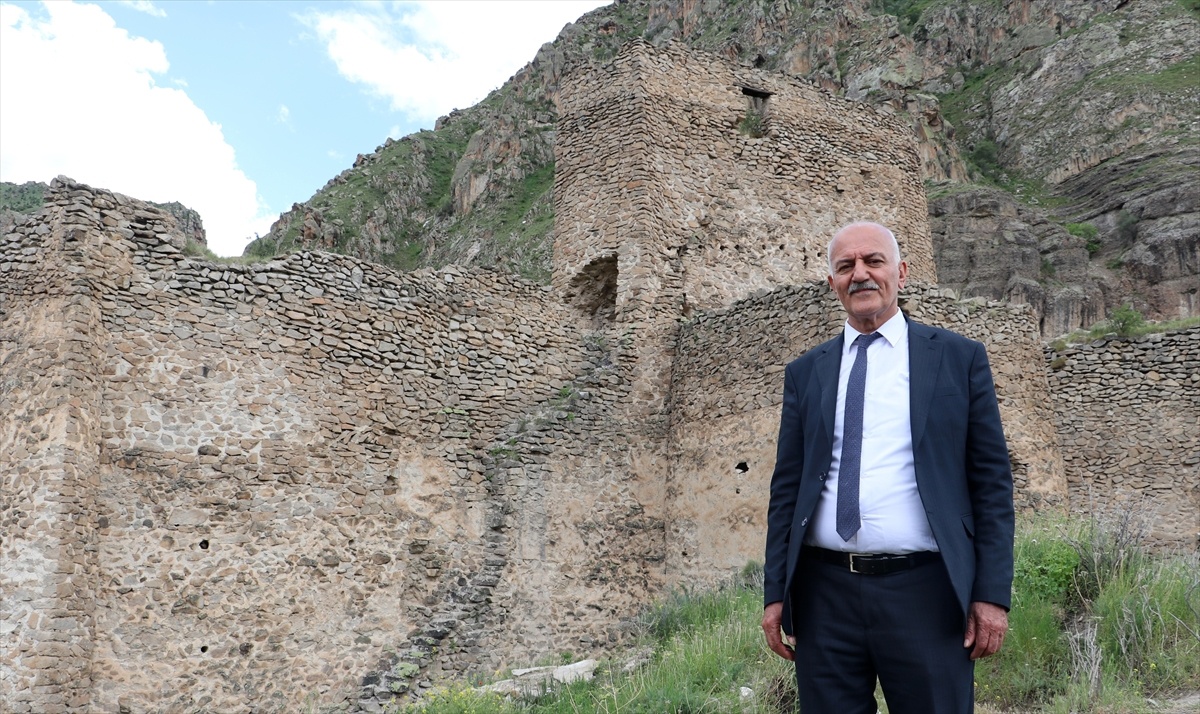 Tarihi Öşvank Kilisesi ve Engüzekkapı Kalesi Restorasyon Bekliyor