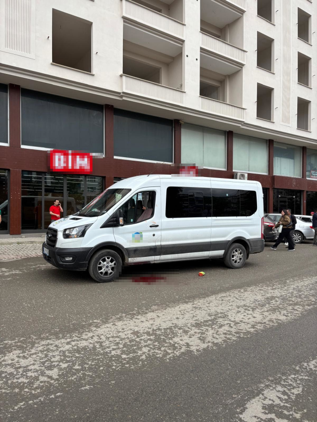 Eşini bıçaklayarak öldürdü, 1 kişiyi ağır yaralandı