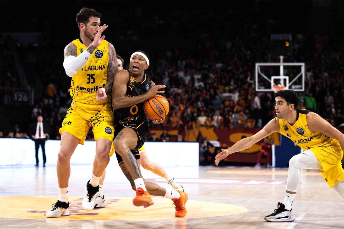 Galatasaray Basketbol\'da İki Ayrılık