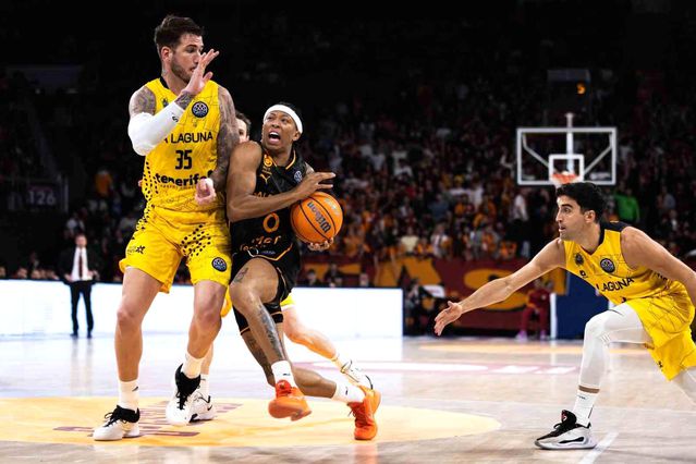 Galatasaray Basketbol’da İki Ayrılık