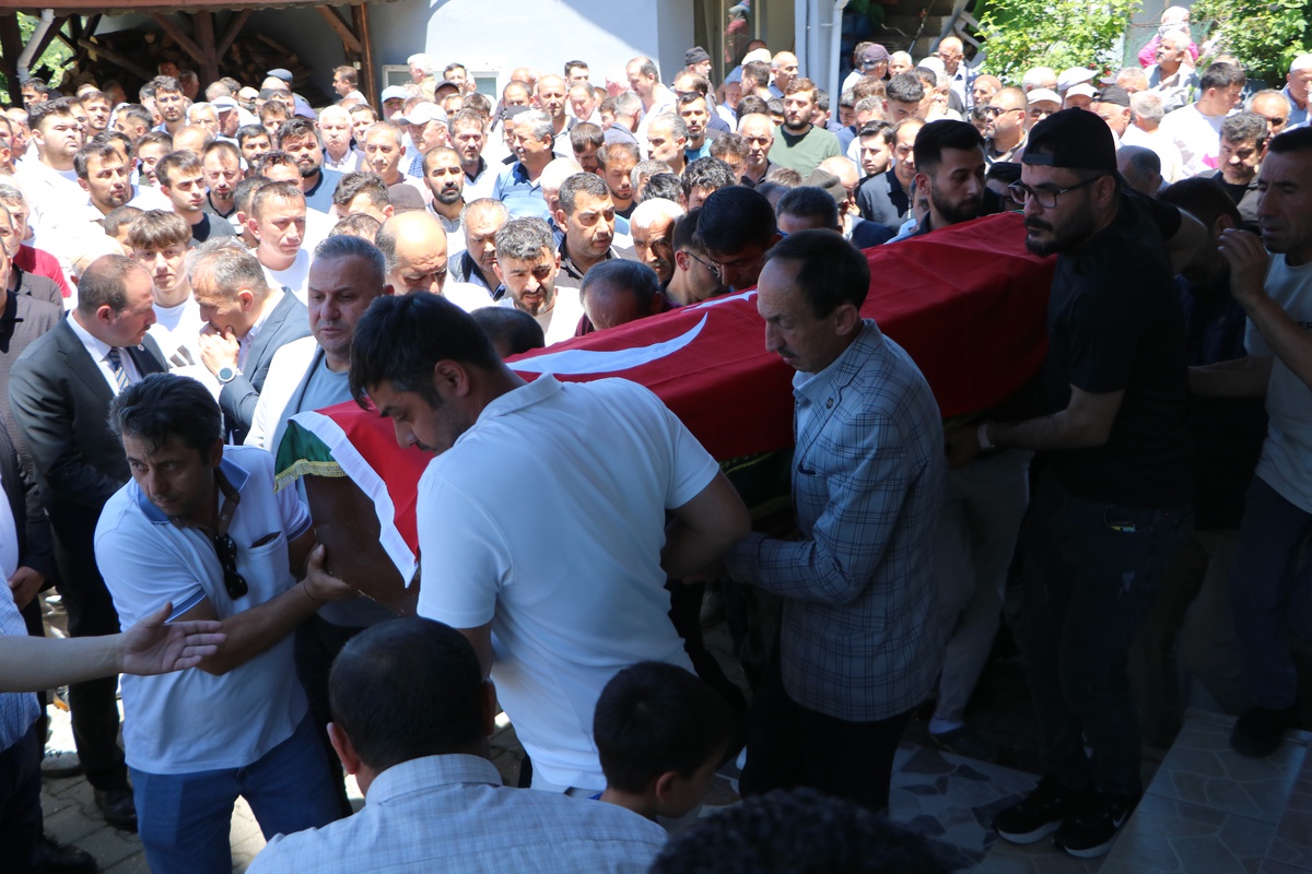 Maden Ocağındaki Göçükte Can Veren İşçi Defnedildi