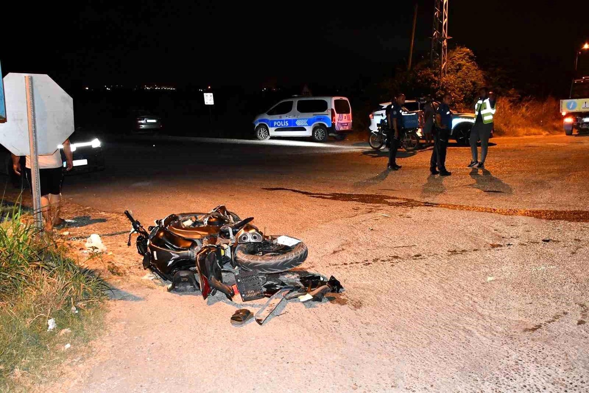Hatay\'da Otomobil-Motosiklet Kazası: 4 Yaralı