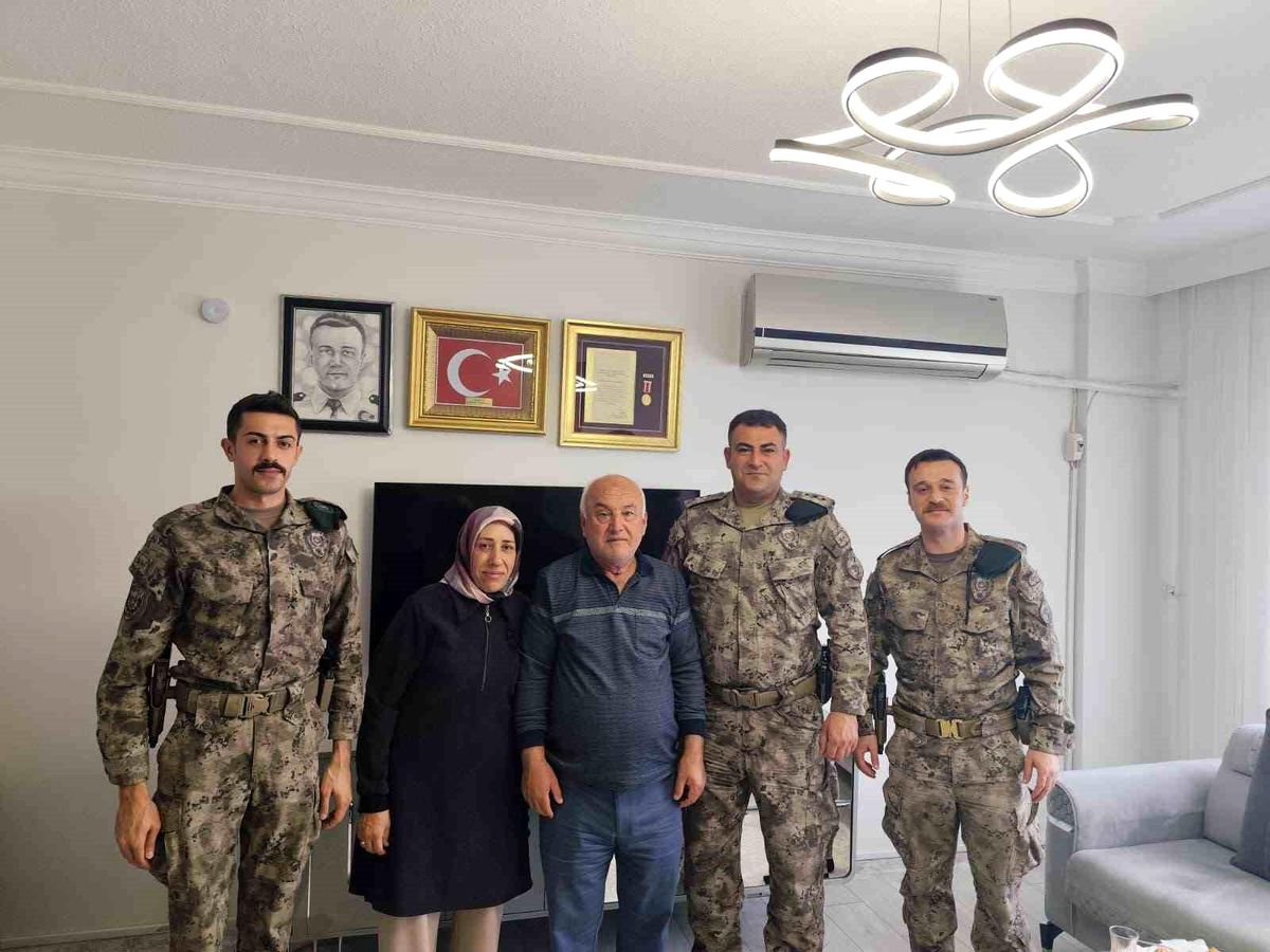 Hatay Emniyeti\'nden Şehit ve Gazi Ailelerine Babalar Günü Ziyareti