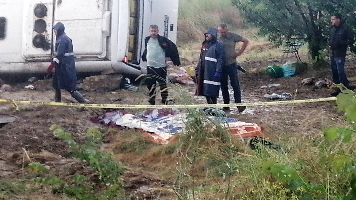 Isparta\'da Midibüs Kazası: 5 Ölü, 25 Yaralı