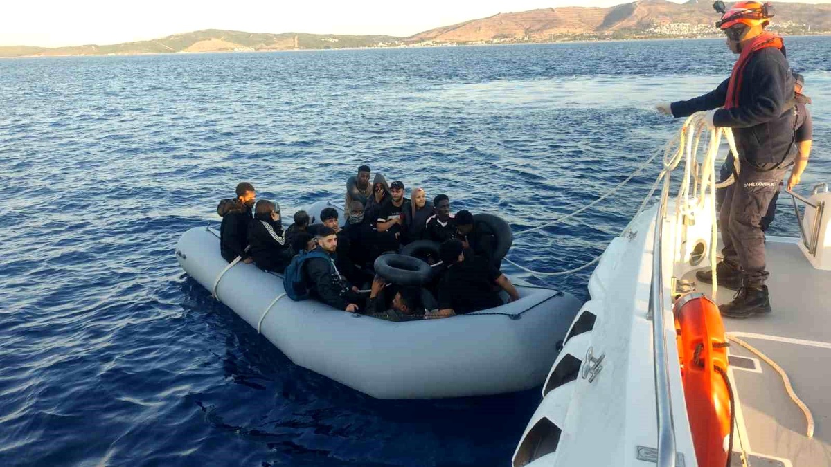 Çeşme ve Seferihisar\'da 65 Düzensiz Göçmen Yakalandı