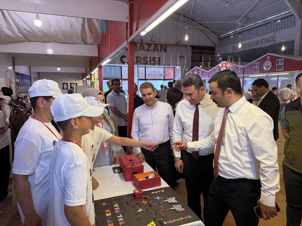 Kahta\'da TÜBİTAK Bilim Fuarı Düzenlendi