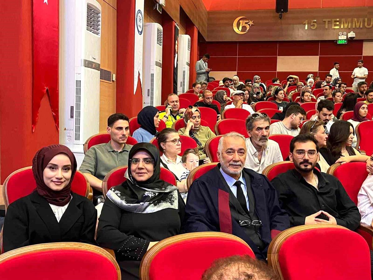 Baba-kız Mezuniyet Sevinci