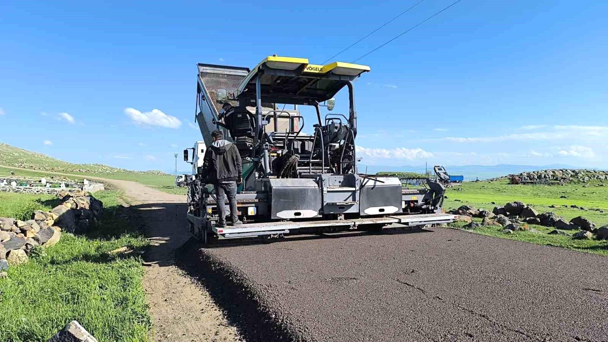 Kars\'ta Kırsal Yollar Güçleniyor