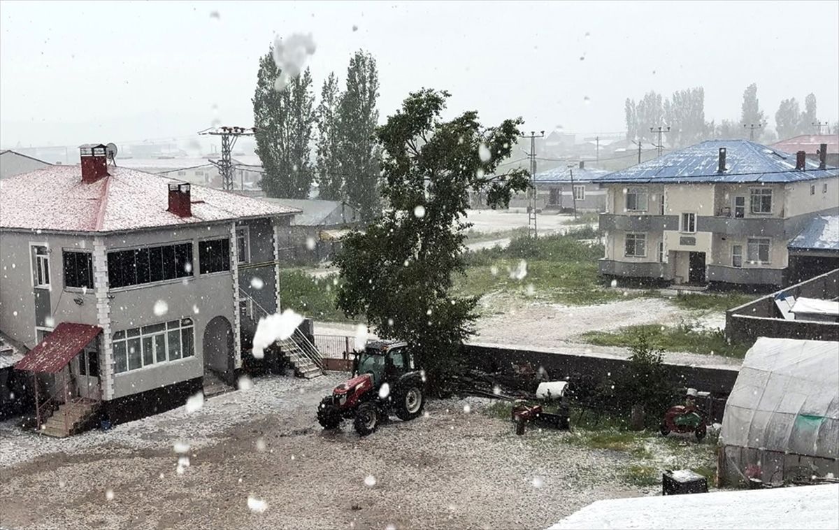 Kars ve Erzurum\'da Sağanak ve Dolu Etkisi
