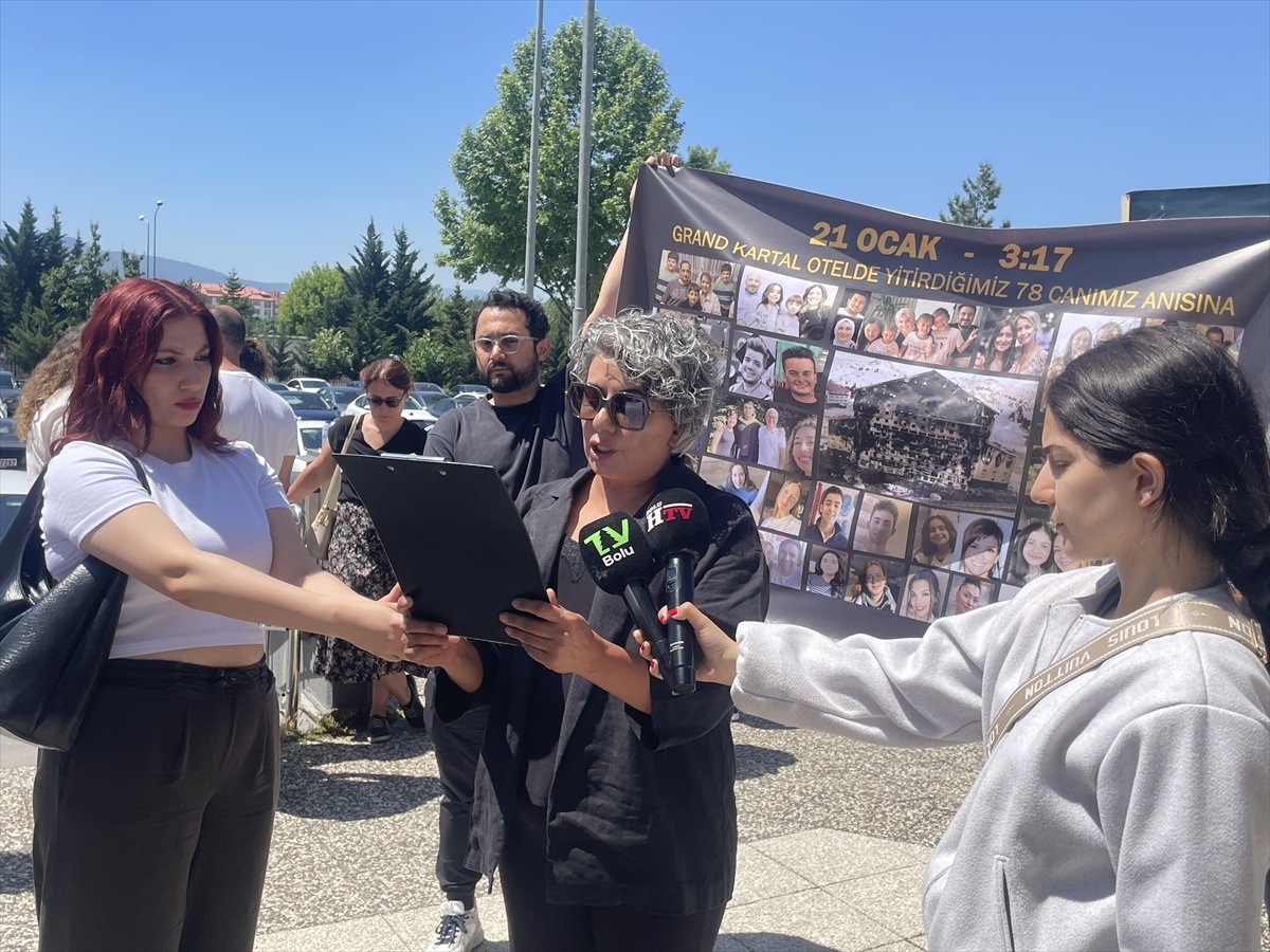 Bolu Yangını Davası: Aileler Adliye Önünde Basın Toplantısı Düzenledi