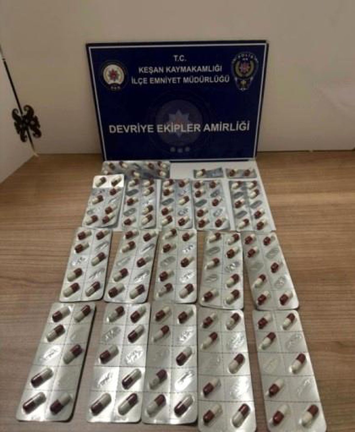 Edirne\'de 115 Sentetik Ecza Ele Geçirildi