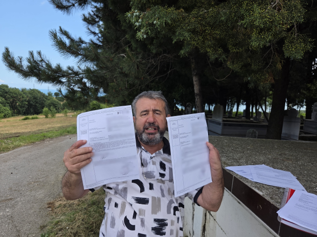 Kiracısı 4 ay ödeme yapmayınca mezarlığa gitti! Şikayetini ölen babasına anlattı