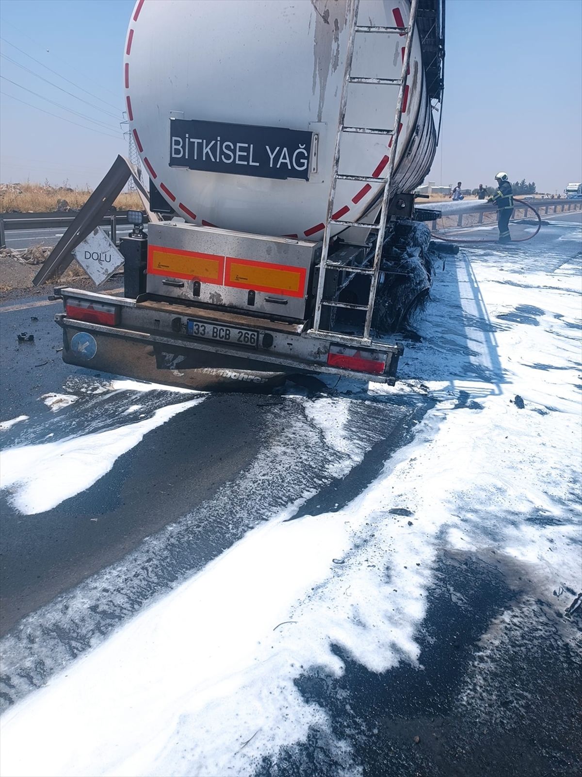 Mardin\'de Bitkisel Yağ Yüklü Tanker Yangını