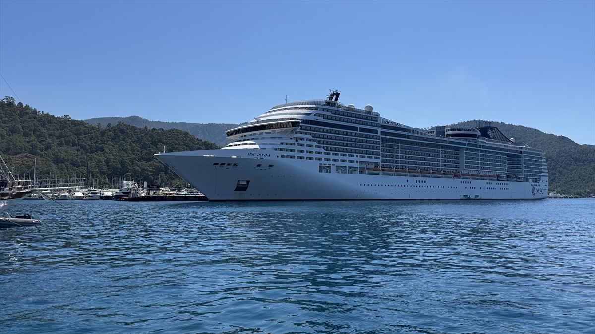 Marmaris\'te Kruvaziyer Turist Akını