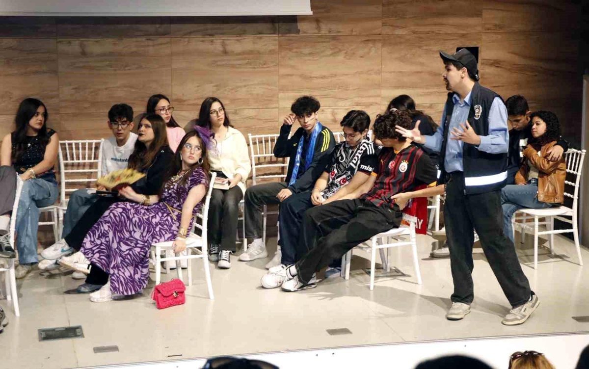 Menteşe Anadolu Lisesi Tiyatro Oyunu Beğeni Topladı