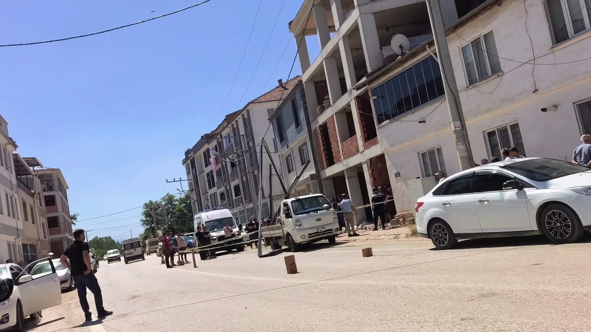 İnegöl\'de Elektrik Akımına Kapılan Usta Hayatını Kaybetti