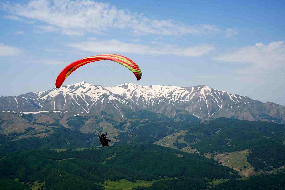 Muş'ta Yamaç Paraşütü Şöleni Başladı