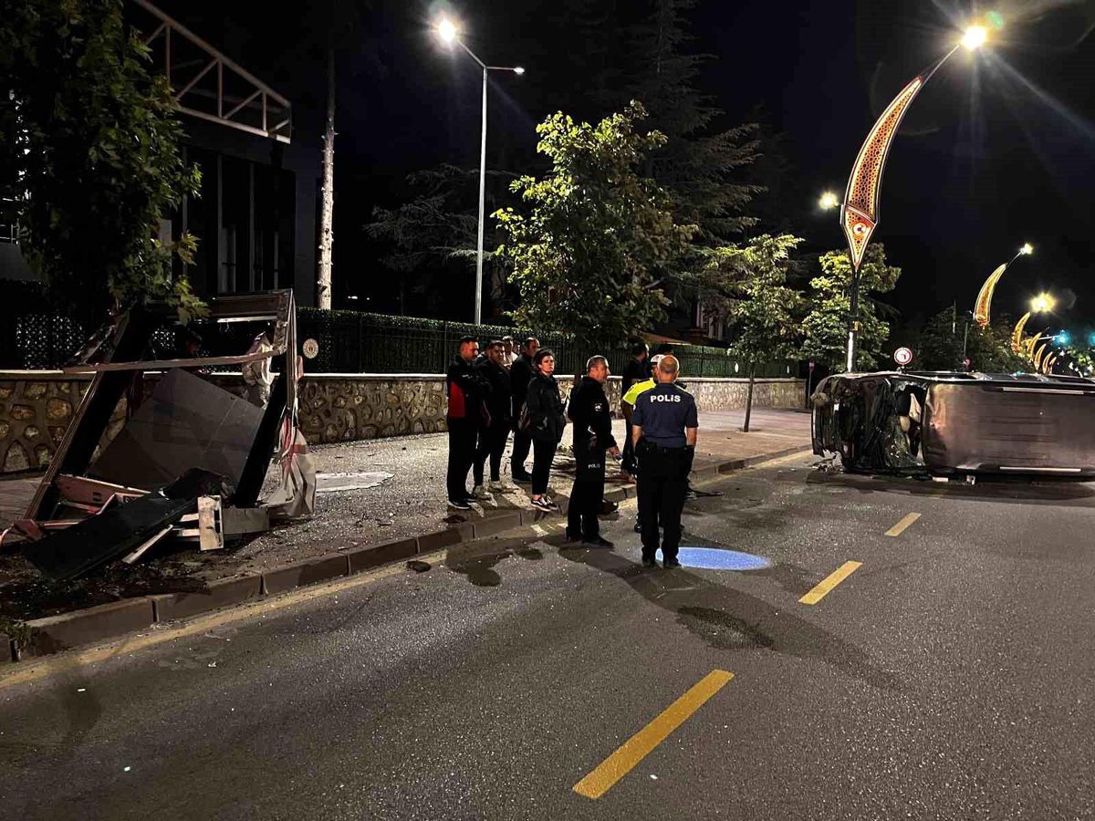Niğde\'de Trafik Kazası: 2 Yaralı
