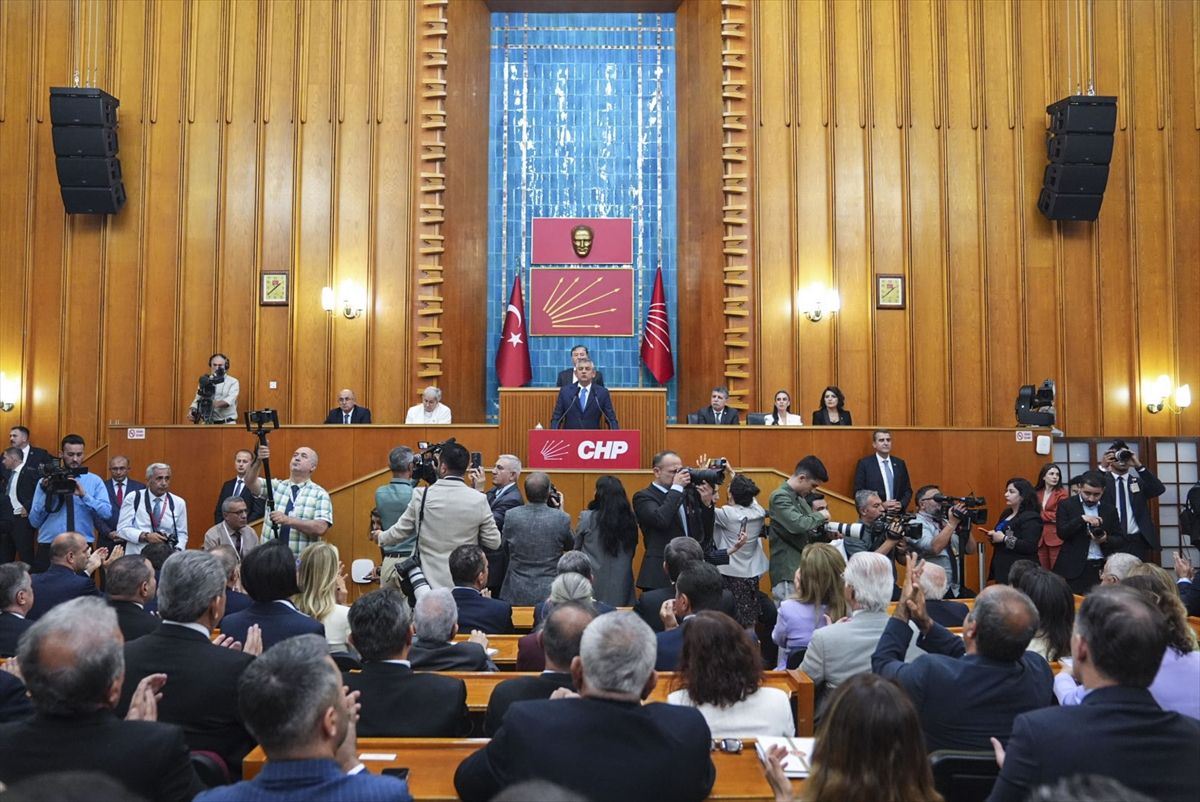 Özgür Özel\'den Olağanüstü Kurultay Çağrısı