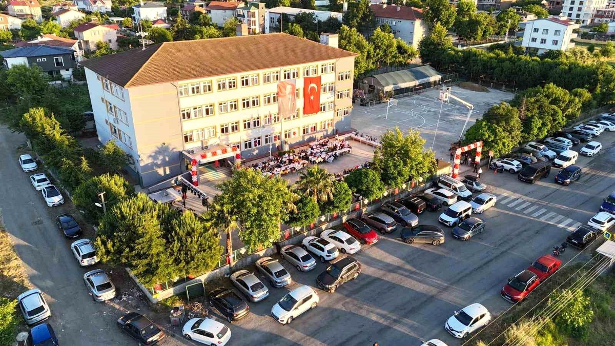 Özel öğrencilerin mezuniyet sevinci
