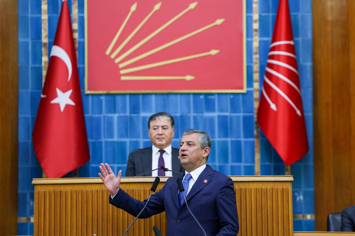 Özgür Özel: \'Saray darbesiyle parti fiilen kapandı, yine açacağız\'