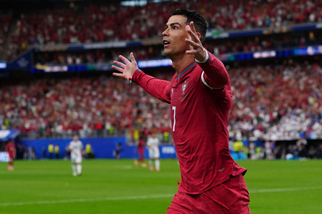 Ronaldo'nun tarihe geçtiği maçta Portekiz farka koştu