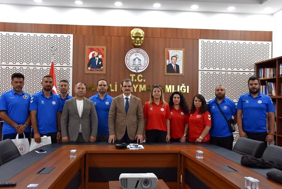Kaymakam Güldoğan Antrenörleri Kabul Etti