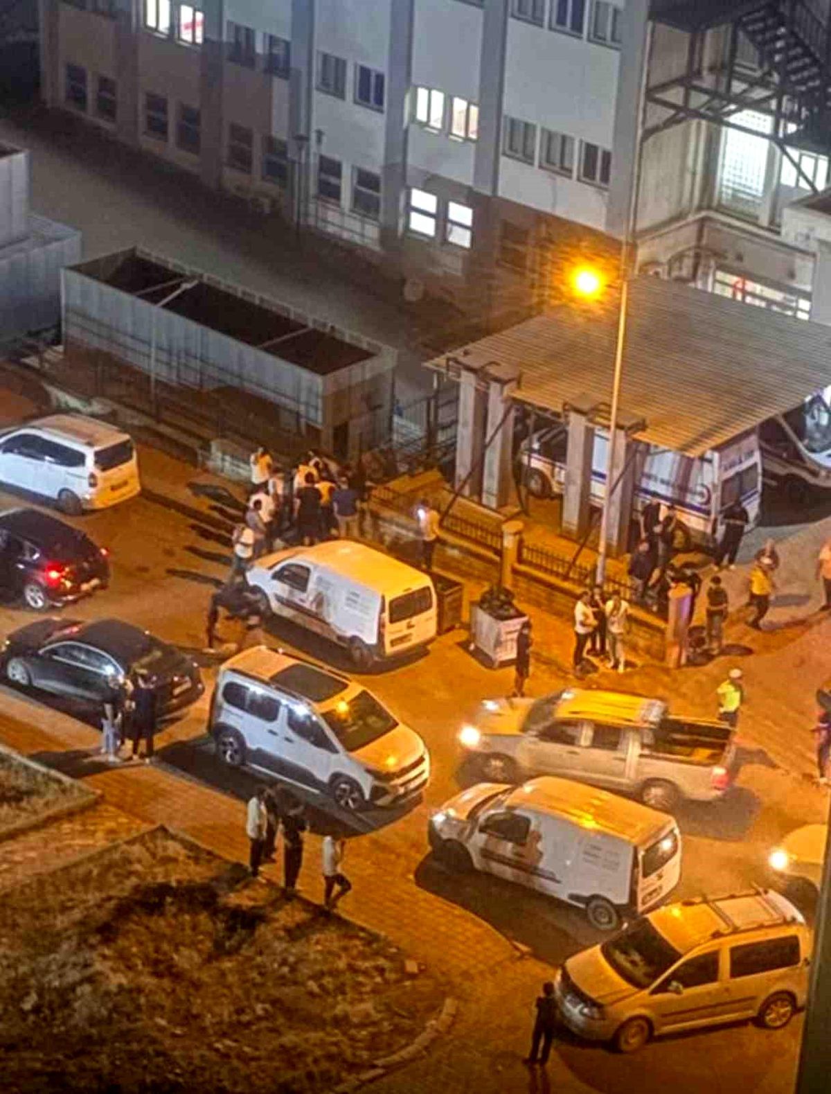 Siirt\'te bıçaklı kavga: 16 yaşındaki çocuk yaralandı